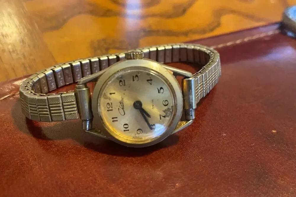 VTG women's Chateau Watch, Gold Tone, Mechanical, Repair